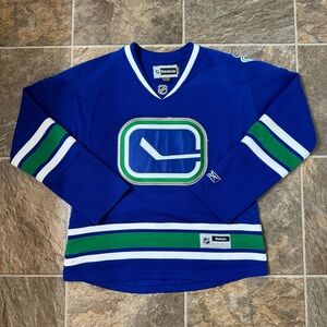 Vancouver Canucks Reebok NHL Hockey Jersey Women Medium Stitched Emblems